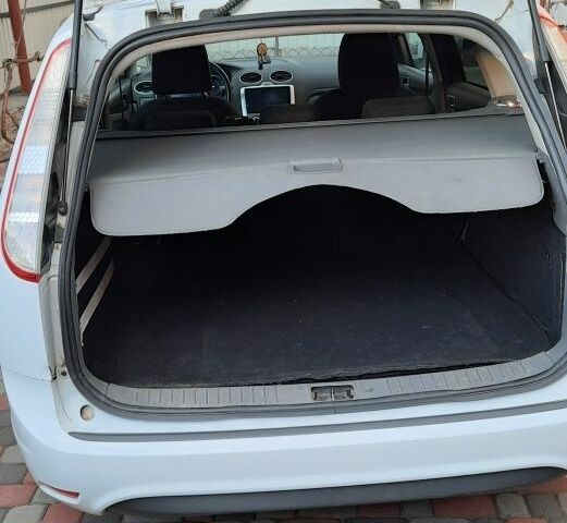 Білий Форд Фокус, об'ємом двигуна 1.6 л та пробігом 312 тис. км за 5200 $, фото 2 на Automoto.ua