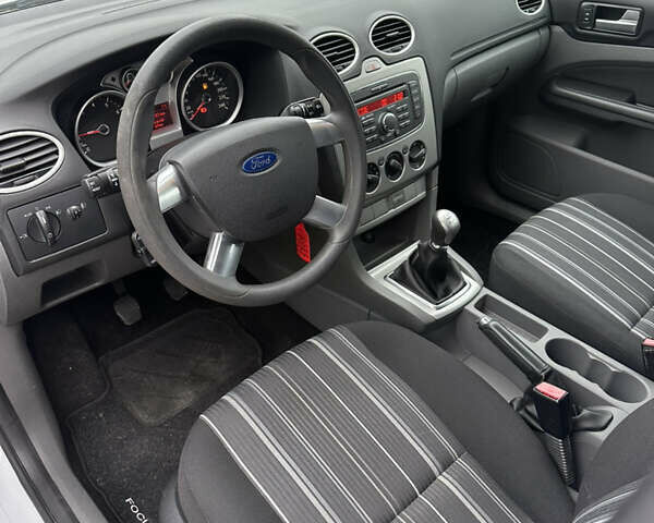 Белый Форд Фокус, объемом двигателя 1.6 л и пробегом 221 тыс. км за 6500 $, фото 12 на Automoto.ua