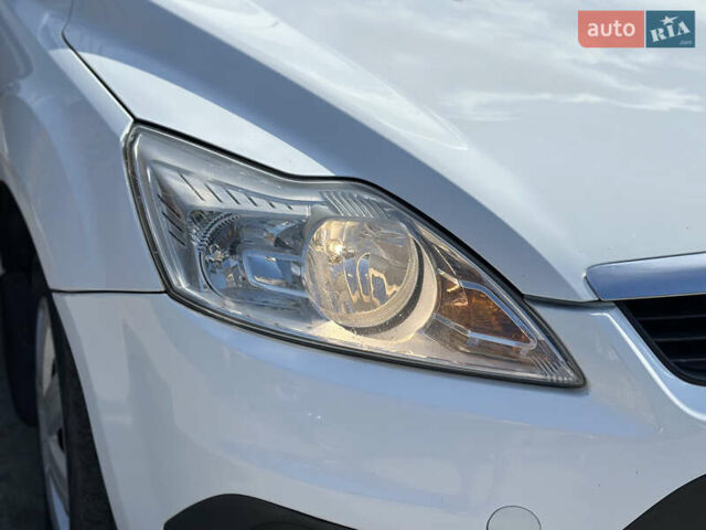 Білий Форд Фокус, об'ємом двигуна 1.56 л та пробігом 311 тис. км за 4700 $, фото 11 на Automoto.ua