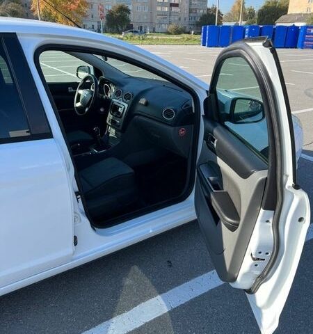 Белый Форд Фокус, объемом двигателя 1.56 л и пробегом 265 тыс. км за 5400 $, фото 11 на Automoto.ua