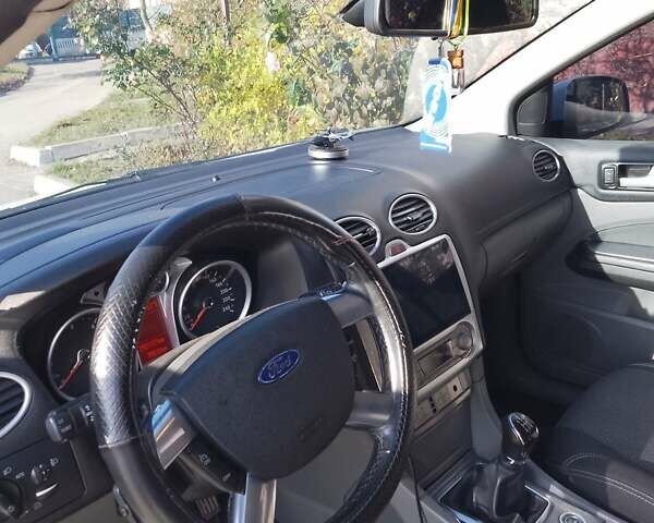 Белый Форд Фокус, объемом двигателя 1.6 л и пробегом 292 тыс. км за 6500 $, фото 5 на Automoto.ua