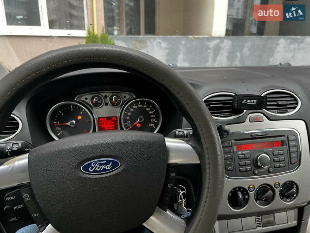 Білий Форд Фокус, об'ємом двигуна 1.6 л та пробігом 280 тис. км за 4500 $, фото 8 на Automoto.ua