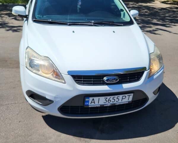 Белый Форд Фокус, объемом двигателя 1.6 л и пробегом 210 тыс. км за 5400 $, фото 5 на Automoto.ua