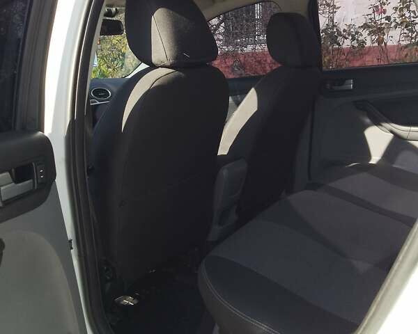 Белый Форд Фокус, объемом двигателя 1.6 л и пробегом 292 тыс. км за 6500 $, фото 14 на Automoto.ua