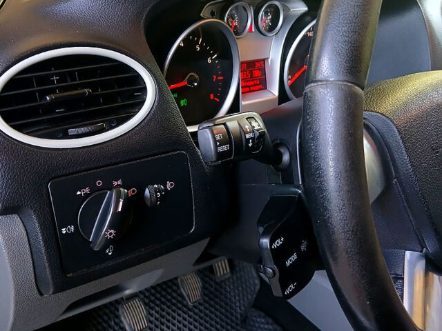 Белый Форд Фокус, объемом двигателя 1.8 л и пробегом 201 тыс. км за 4850 $, фото 6 на Automoto.ua