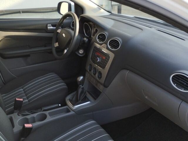 Белый Форд Фокус, объемом двигателя 0 л и пробегом 221 тыс. км за 6400 $, фото 4 на Automoto.ua