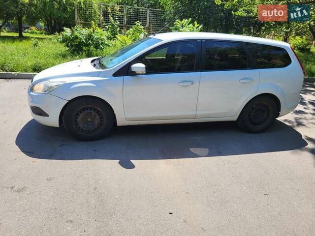Белый Форд Фокус, объемом двигателя 1.6 л и пробегом 210 тыс. км за 5400 $, фото 3 на Automoto.ua