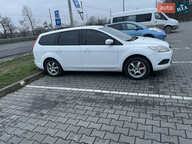 Белый Форд Фокус, объемом двигателя 2 л и пробегом 323 тыс. км за 6250 $, фото 1 на Automoto.ua