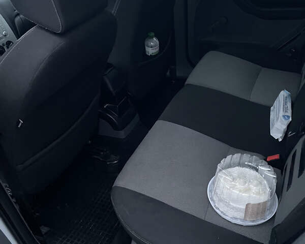 Белый Форд Фокус, объемом двигателя 2 л и пробегом 323 тыс. км за 6250 $, фото 6 на Automoto.ua