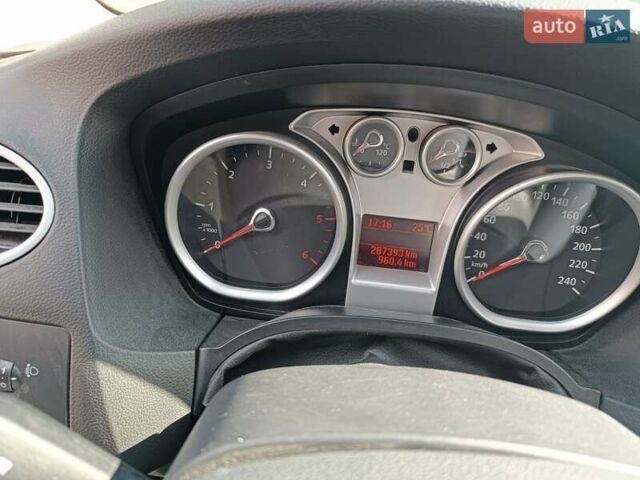 Белый Форд Фокус, объемом двигателя 1.6 л и пробегом 290 тыс. км за 5900 $, фото 5 на Automoto.ua