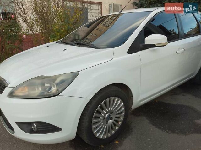 Белый Форд Фокус, объемом двигателя 1.6 л и пробегом 292 тыс. км за 6500 $, фото 4 на Automoto.ua