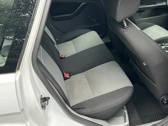 Белый Форд Фокус, объемом двигателя 1.6 л и пробегом 200 тыс. км за 1999 $, фото 15 на Automoto.ua