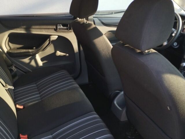 Белый Форд Фокус, объемом двигателя 0 л и пробегом 221 тыс. км за 6400 $, фото 7 на Automoto.ua