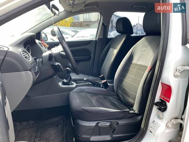 Білий Форд Фокус, об'ємом двигуна 1.56 л та пробігом 290 тис. км за 5690 $, фото 8 на Automoto.ua