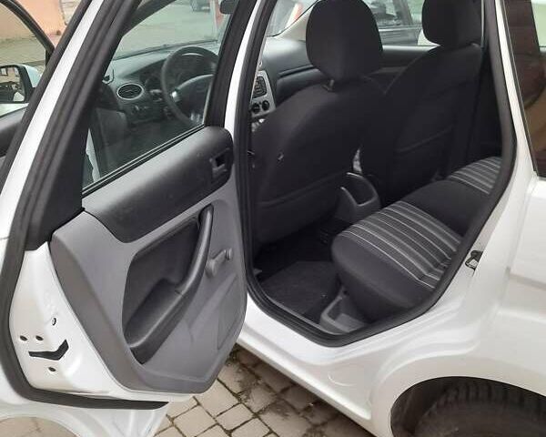 Белый Форд Фокус, объемом двигателя 1.56 л и пробегом 250 тыс. км за 6200 $, фото 8 на Automoto.ua