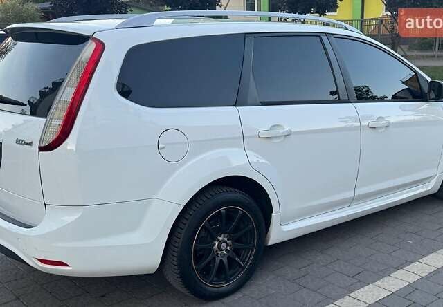 Белый Форд Фокус, объемом двигателя 1.6 л и пробегом 268 тыс. км за 6500 $, фото 5 на Automoto.ua