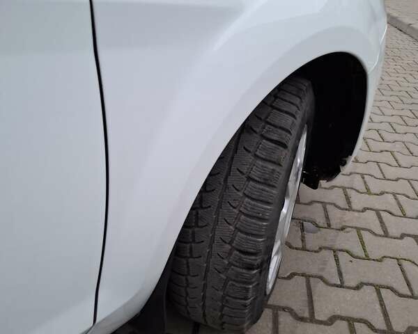 Белый Форд Фокус, объемом двигателя 1.6 л и пробегом 290 тыс. км за 6700 $, фото 12 на Automoto.ua