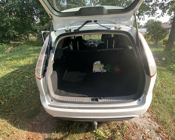 Белый Форд Фокус, объемом двигателя 1.6 л и пробегом 240 тыс. км за 6300 $, фото 2 на Automoto.ua