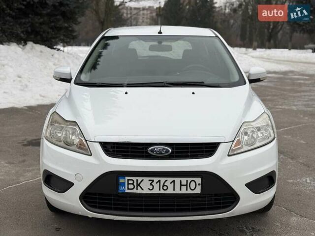 Білий Форд Фокус, об'ємом двигуна 2 л та пробігом 280 тис. км за 5450 $, фото 9 на Automoto.ua