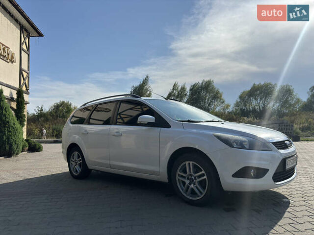 Белый Форд Фокус, объемом двигателя 1.6 л и пробегом 225 тыс. км за 5400 $, фото 7 на Automoto.ua