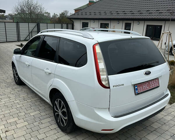 Белый Форд Фокус, объемом двигателя 1.6 л и пробегом 221 тыс. км за 6500 $, фото 6 на Automoto.ua