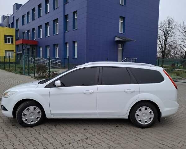 Белый Форд Фокус, объемом двигателя 1.6 л и пробегом 290 тыс. км за 6700 $, фото 3 на Automoto.ua