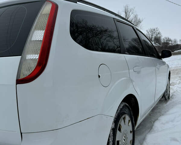 Белый Форд Фокус, объемом двигателя 1.6 л и пробегом 233 тыс. км за 5299 $, фото 5 на Automoto.ua