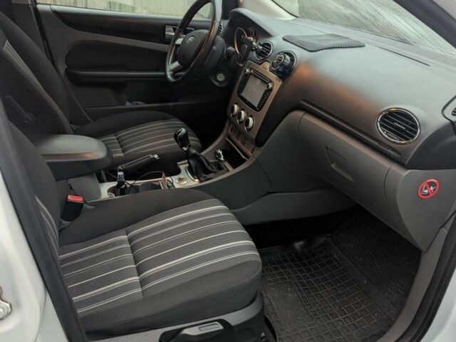 Білий Форд Фокус, об'ємом двигуна 1.6 л та пробігом 210 тис. км за 5200 $, фото 4 на Automoto.ua