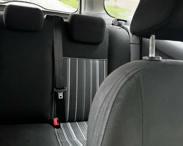 Білий Форд Фокус, об'ємом двигуна 1.6 л та пробігом 280 тис. км за 4500 $, фото 7 на Automoto.ua