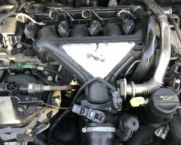 Белый Форд Фокус, объемом двигателя 2 л и пробегом 300 тыс. км за 6700 $, фото 33 на Automoto.ua