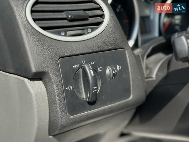 Білий Форд Фокус, об'ємом двигуна 1.56 л та пробігом 311 тис. км за 4700 $, фото 36 на Automoto.ua