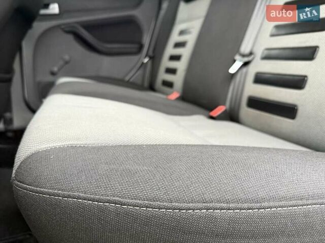 Білий Форд Фокус, об'ємом двигуна 2 л та пробігом 280 тис. км за 5450 $, фото 37 на Automoto.ua