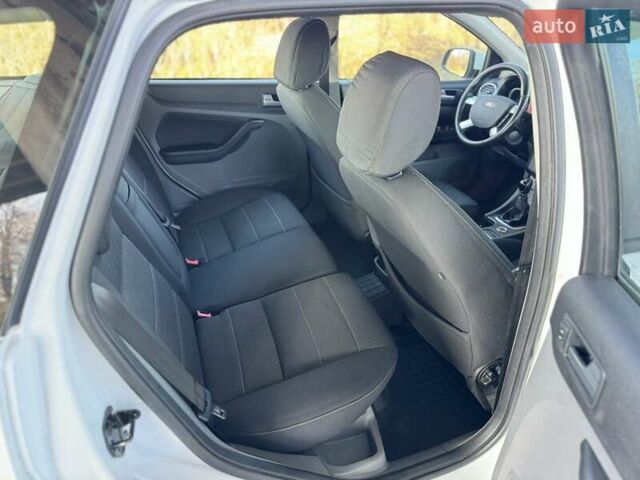 Белый Форд Фокус, объемом двигателя 1.6 л и пробегом 280 тыс. км за 5499 $, фото 4 на Automoto.ua