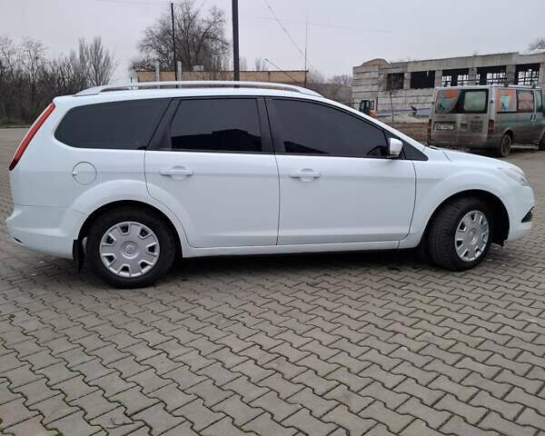 Белый Форд Фокус, объемом двигателя 1.6 л и пробегом 290 тыс. км за 6700 $, фото 9 на Automoto.ua