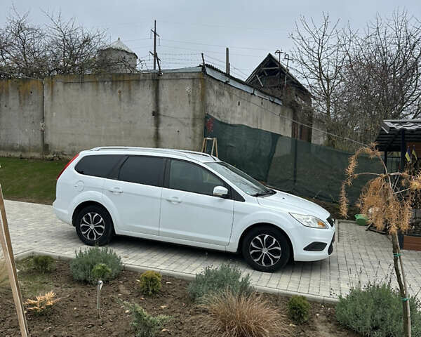Белый Форд Фокус, объемом двигателя 1.6 л и пробегом 221 тыс. км за 6500 $, фото 9 на Automoto.ua