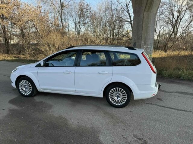 Белый Форд Фокус, объемом двигателя 1.6 л и пробегом 270 тыс. км за 5500 $, фото 4 на Automoto.ua