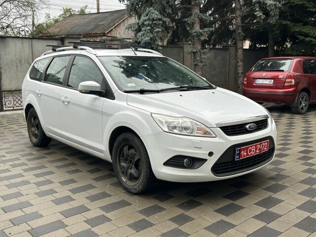 Белый Форд Фокус, объемом двигателя 1.6 л и пробегом 200 тыс. км за 1999 $, фото 2 на Automoto.ua