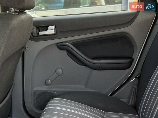 Білий Форд Фокус, об'ємом двигуна 1.56 л та пробігом 311 тис. км за 4700 $, фото 51 на Automoto.ua