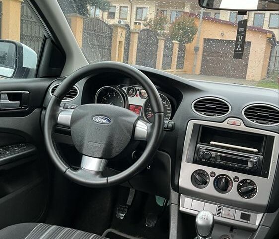 Белый Форд Фокус, объемом двигателя 1.6 л и пробегом 170 тыс. км за 6300 $, фото 12 на Automoto.ua