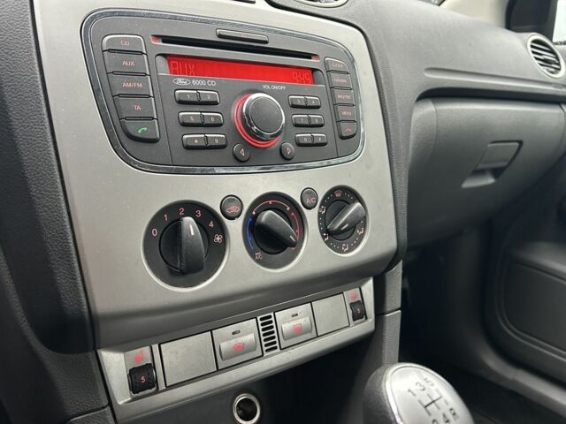 Белый Форд Фокус, объемом двигателя 1.6 л и пробегом 200 тыс. км за 1999 $, фото 20 на Automoto.ua