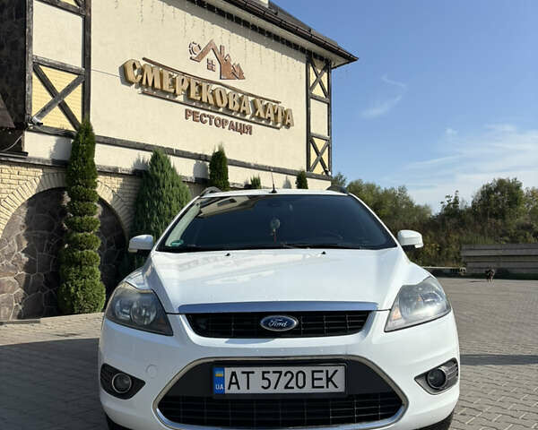 Белый Форд Фокус, объемом двигателя 1.6 л и пробегом 225 тыс. км за 5400 $, фото 1 на Automoto.ua