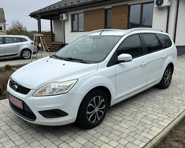 Белый Форд Фокус, объемом двигателя 1.6 л и пробегом 221 тыс. км за 6500 $, фото 3 на Automoto.ua