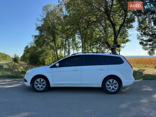 Білий Форд Фокус, об'ємом двигуна 1.6 л та пробігом 250 тис. км за 4900 $, фото 3 на Automoto.ua