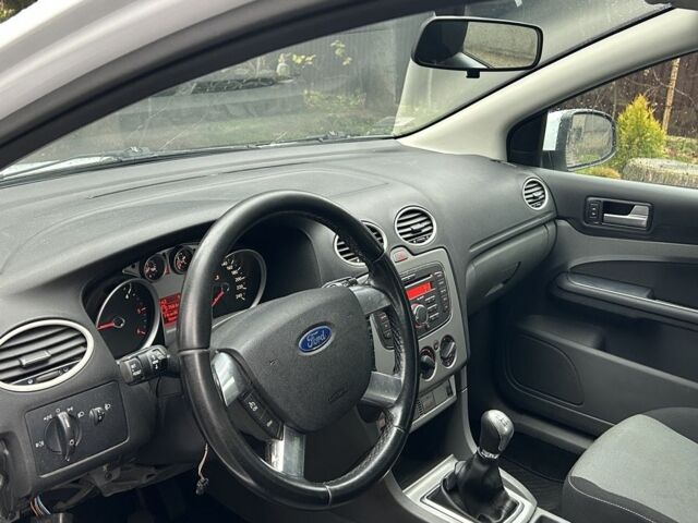 Белый Форд Фокус, объемом двигателя 1.6 л и пробегом 200 тыс. км за 1999 $, фото 18 на Automoto.ua