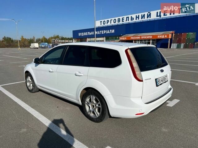 Белый Форд Фокус, объемом двигателя 1.56 л и пробегом 265 тыс. км за 5400 $, фото 6 на Automoto.ua