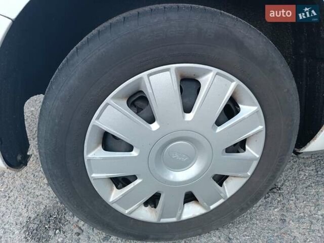 Белый Форд Фокус, объемом двигателя 1.6 л и пробегом 290 тыс. км за 5900 $, фото 12 на Automoto.ua