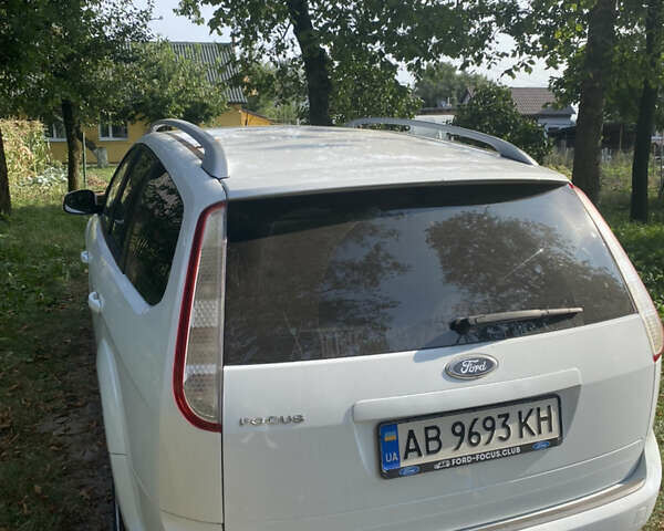 Белый Форд Фокус, объемом двигателя 1.6 л и пробегом 240 тыс. км за 6300 $, фото 1 на Automoto.ua