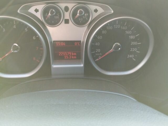 Белый Форд Фокус, объемом двигателя 0 л и пробегом 221 тыс. км за 6400 $, фото 3 на Automoto.ua