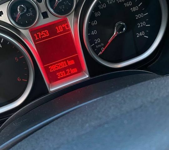 Белый Форд Фокус, объемом двигателя 2 л и пробегом 285 тыс. км за 6100 $, фото 20 на Automoto.ua