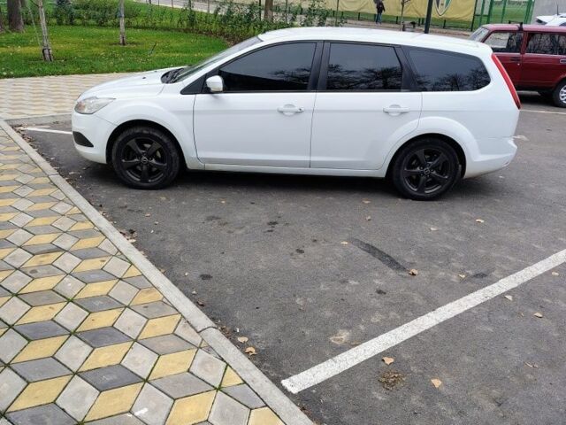 Белый Форд Фокус, объемом двигателя 1.6 л и пробегом 293 тыс. км за 6300 $, фото 3 на Automoto.ua